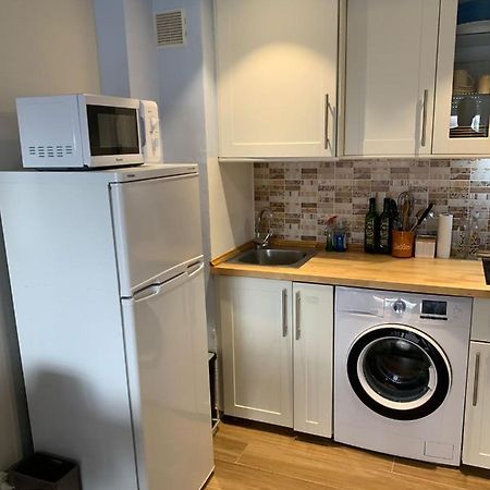 Cosy Apartment In L Escala, 7 Mins Walk To The Closest Beach, Riells L' Escala Екстериор снимка
