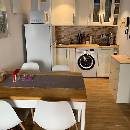 Cosy Apartment In L Escala, 7 Mins Walk To The Closest Beach, Riells L' Escala Екстериор снимка
