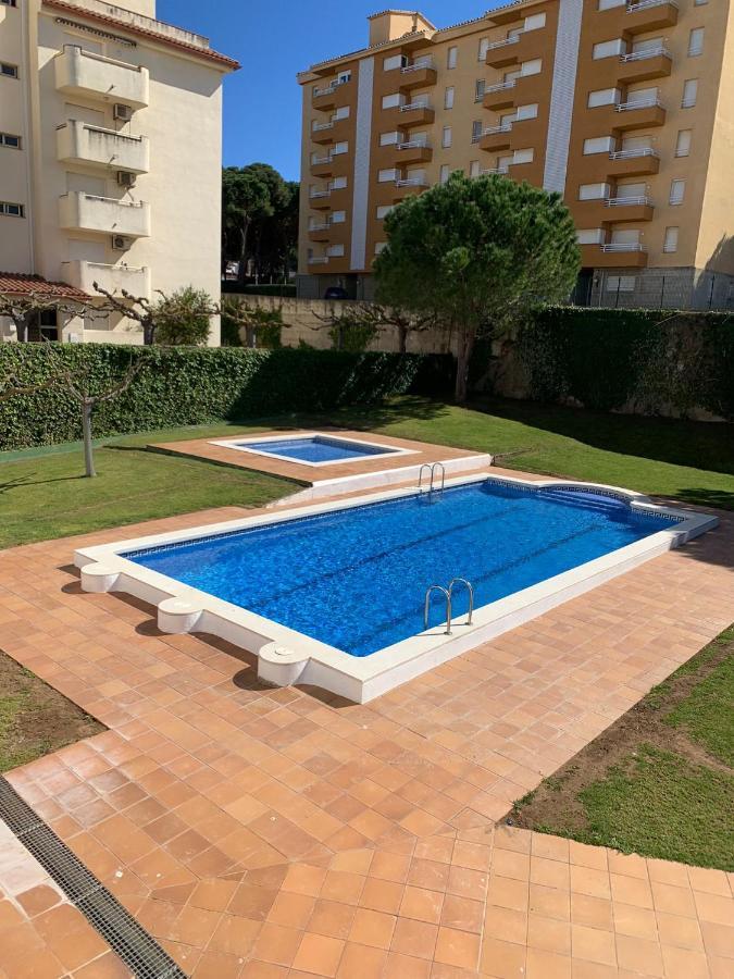 Cosy Apartment In L Escala, 7 Mins Walk To The Closest Beach, Riells L' Escala Екстериор снимка