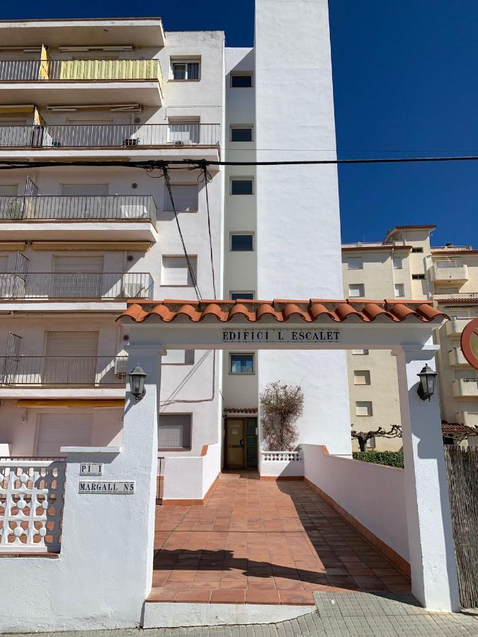 Cosy Apartment In L Escala, 7 Mins Walk To The Closest Beach, Riells L' Escala Екстериор снимка
