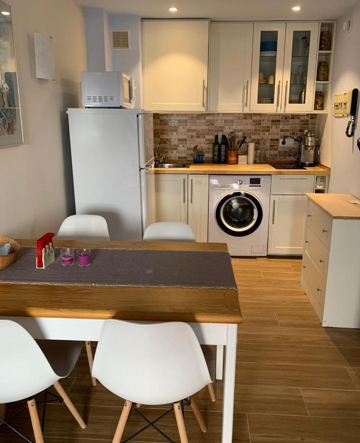 Cosy Apartment In L Escala, 7 Mins Walk To The Closest Beach, Riells L' Escala Екстериор снимка